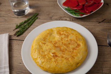 Tortilla de patatas, tortilla española, pimientos del piquillo