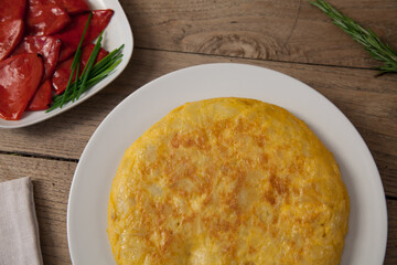 Tortilla de patatas, tortilla española, pimientos del piquillo