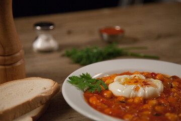 Garbanzos con tomate