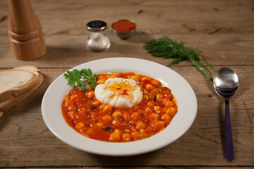 Garbanzos con tomate