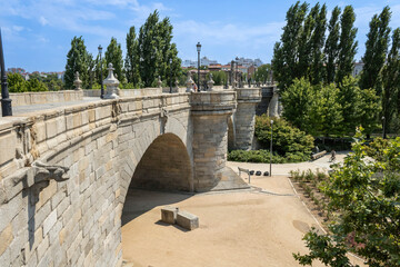 Fototapeta na wymiar Toledo Bridge, the restored baroque-style pedestrian bridge in Madrid, Spain