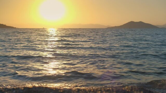 日の出 日の入り のストック写真 ロイヤリティフリーの画像 ベクター およびビデオ Adobe Stock 日の出 日の入り のストック写真 ロイヤリティフリーの画像 ベクター およびビデオ Adobe Stock