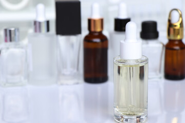 Obraz na płótnie Canvas Beauty product bottle or serum bottle on white background
