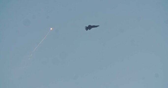 F35 Stealth fighter performing high speed combat maneuvers