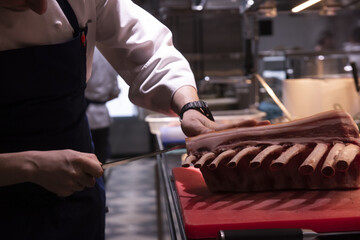 couper un jambon à l'os