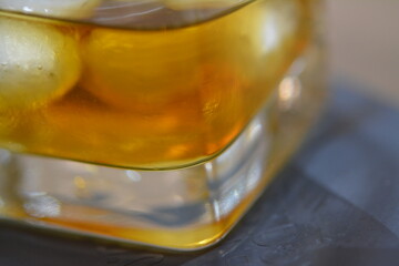 Makrofotografie Whiskyglas und Eiswürfel