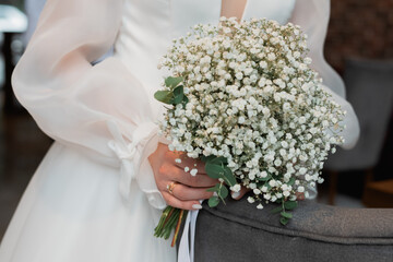 bride holding a bouquet of flowers