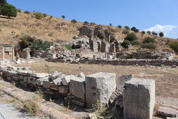 Fototapeta na wymiar Ruins of the ancient city Ephesus, in Selcuk, Turkey .