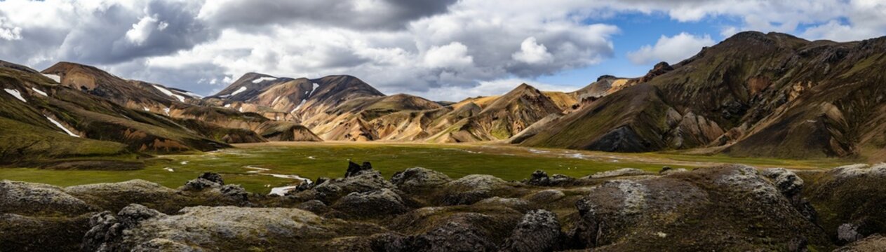 Fototapeta Panoramic shot of mountains landscape under a cloudy sky in Iceland