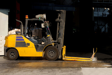 フォークリフト