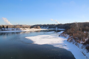Fototapeta na wymiar Ice On The North Saskatchewan River, Gold Bar Park, Edmonton, Alberta