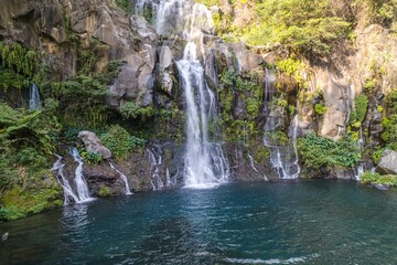 Fototapeta na wymiar Lake in Reunion park at the base of a waterfall that falls down.