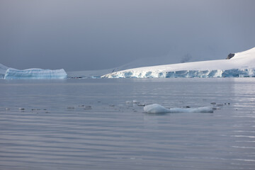 Fototapeta na wymiar Iceberg in Paradise harbor