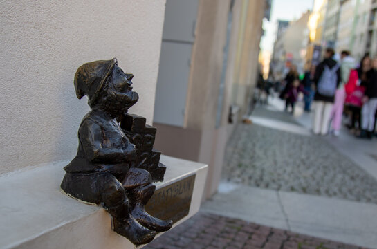 Wroclaw, Poland - November 12, 2022: Sculpture of a gnome named Statysław on the Oławska street. The inscription on the sculpture in Polish: Statysław friend of statisticians