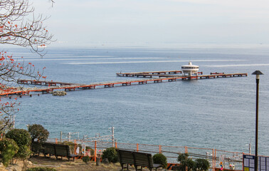 Fototapeta na wymiar 旗振山から見た海釣り公園