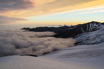 Above the sea of clouds and glaciers on Mount Baker