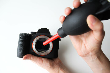Cleaning the matrix of a mirrorless camera with an air blower
