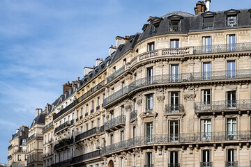 Fototapeta na wymiar Paris, beautiful building, ancient facade rue de Provence, in the 8e arrondissement 