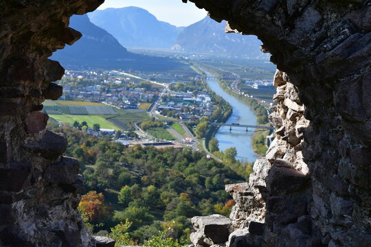 Blick von Castelfeder ins Etschtal in S&uuml;dtirol 