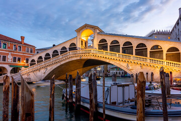 Fototapeta na wymiar Rialto bridge over Grand canal at sunrise, Venice, Italy