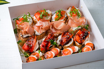 set sandwiches in box catering services delivery