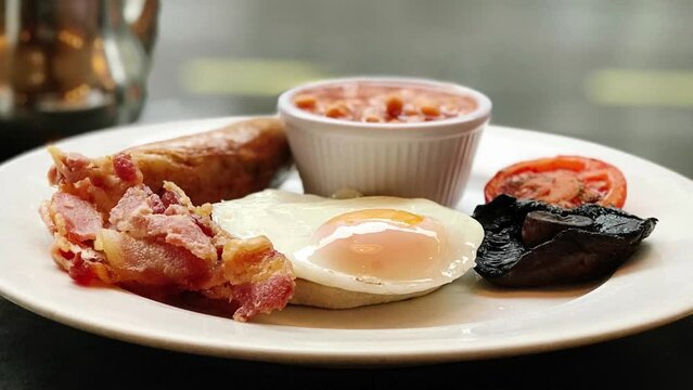 English breakfast slow zoom out 