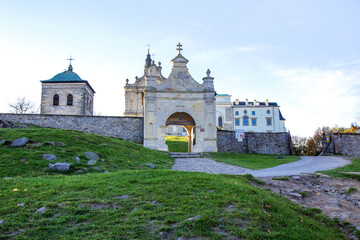 Klasztor Świętego Krzyża na szczycie Łysej Góry, Góry Świętokrzyskie, Polska