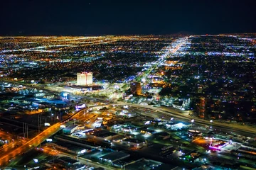 Rolgordijnen Las Vegas View of Las Vegas at night from the observation deck