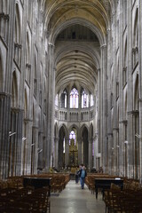 Fototapeta na wymiar Langschiff der gotischen Kathedrale von Rouen, Cathédral Notre-Dame, Rouen, Seine-Maritime, Haute-Normandie, Frankreich, Europa