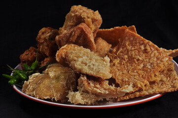 various fried foods, made from tempeh, tofu, bakwan, banana and sweet potato