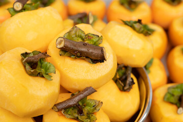 干し柿作りの下処理〜渋柿の皮剥き