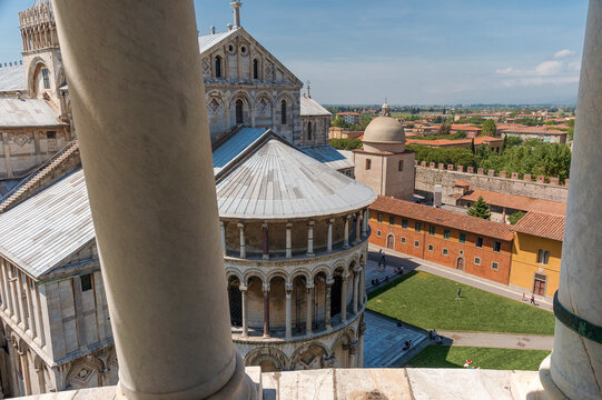 Pisa. Vista dalla Torre con Abside del Duomo e Cimitero