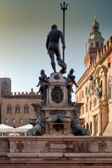 Fototapeta na wymiar Bologna. Fontana del Nettuno davanti a Palazzo di Re Enzo