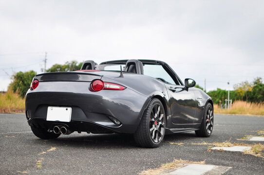 駐車場のオープンカー