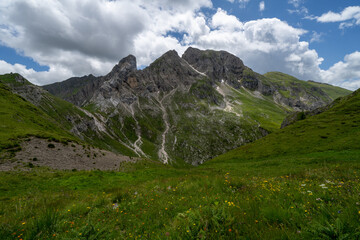Fototapeta na wymiar Cloudy Dolomites Gusela mountain, Passo di Giau with peak Ra Gusela. Location place Dolomiti Alps, Cortina d'Ampezzo, South Tyrol, Italy, Europe.