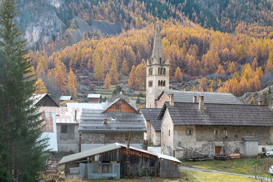 Village de Névache en automne