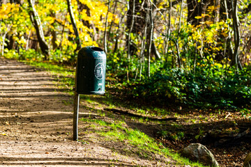 M&uuml;lleimer in der Natur