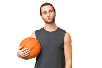 Obraz premium Young basketball player man over isolated background looking to the side