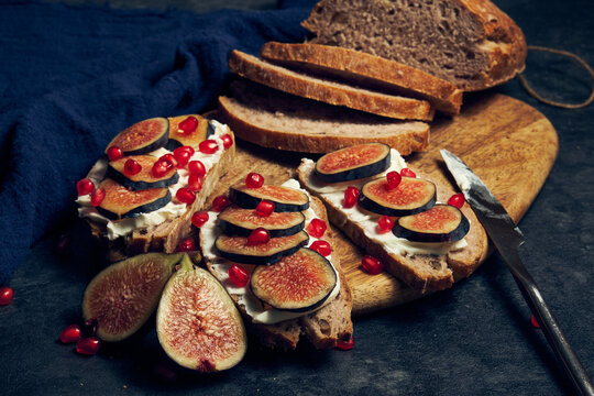 slices of rye bread with figs and pomegranate