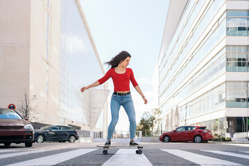 Naklejka premium Cool Skater Woman in the Street