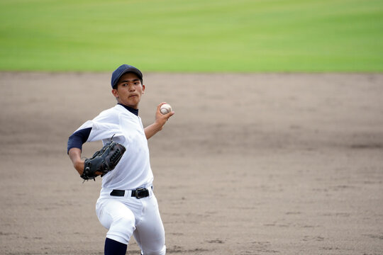 左投手の投球（高校野球）