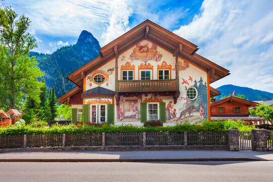 Rotkappchenhaus with luftlmalerei painting in Oberammergau