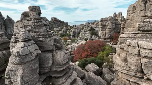 llegada del oto&ntilde;o en el paraje natural del torcal de Antequera, Andaluc&iacute;a	