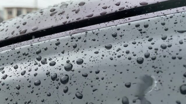 車に降る雨　水滴　スローモーション　撥水　雨粒