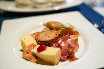 Variation von Käse und Wurst als Vorspeise