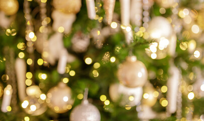 Obraz na płótnie Canvas Christmas green pine tree with background bokeh light, no focus