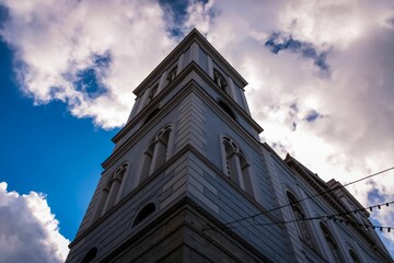 Low-angle vertical of Psila Alonia neighborhood against cloudy sky background