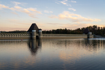 Obraz premium sunrise at Möhnesee in autumn