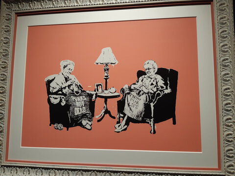 "Grannies" - Ausstellung Banksy im Technikum in Mülheim-Ruhr