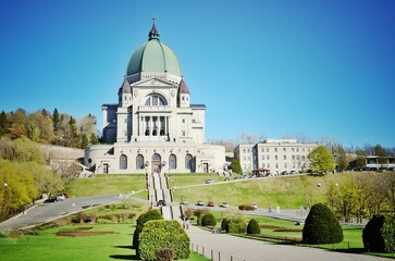 Mesmerizing shot of the St Joseph Oratory of Mount Royal in Montreal, Canada on sunny day © Xuanzi/Wirestock Creators